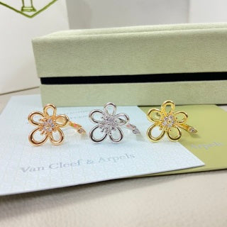 VCA Flower Adjustable Opening Ring